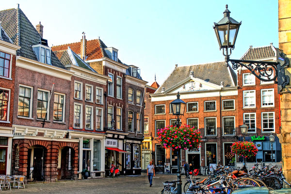the city center square in Delft...