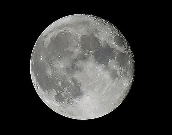 Full moon, f/5.6, ISO 100, shutter 1/400, no vr le...