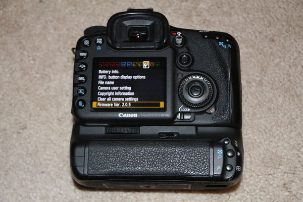 Canon 7D camera (firmware 2.0.5) and BG-E7 battery...