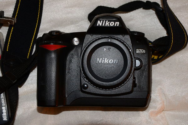 Nikon D70s camera body only...