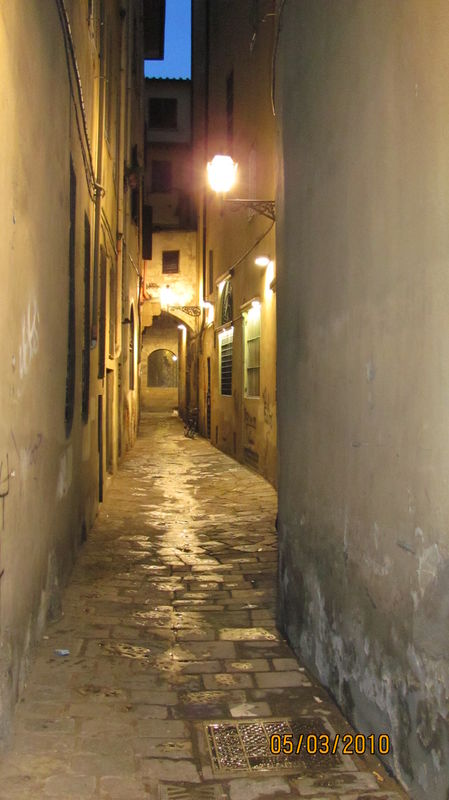 Alley in Florence, Italy...
