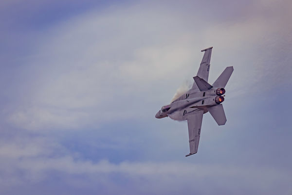 F/A-18 Super Hornet high g turn...