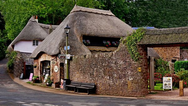 More thatched buildings....