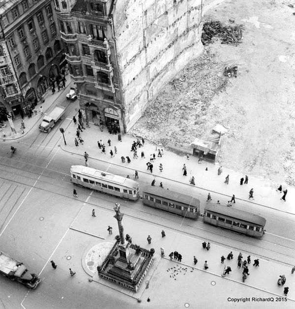 Typical three-car tram - Munich, 1948...