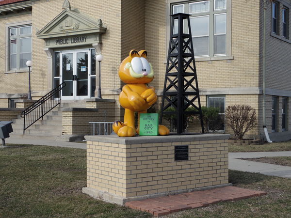 Garfield-the-cat statues have been erected around ...