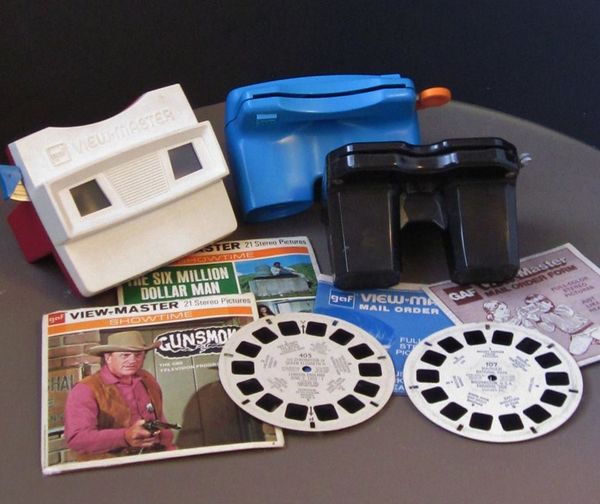 View Masters & reels to view (Black one from 50's,...