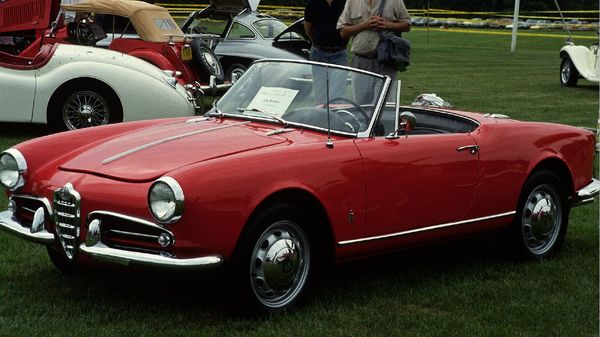 Alfa Romeo Giulia Spyder...