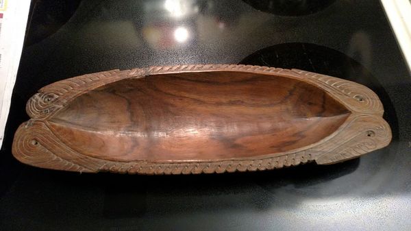 Hand carved wooden bowl (40mmX14mm)...