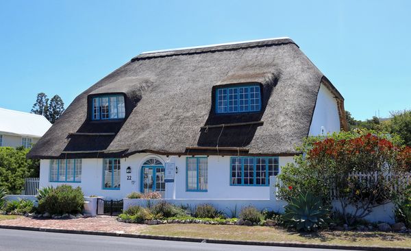 Pretty thatched cottage...
