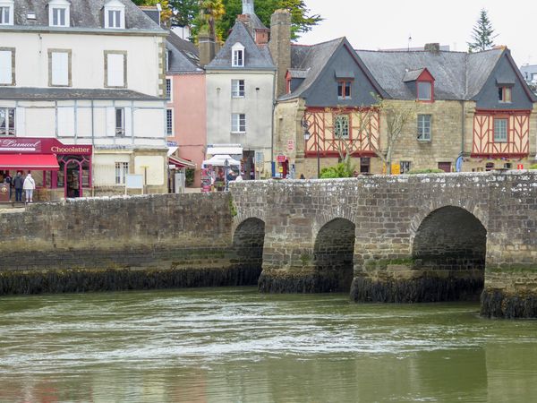 Auray (FR) town bridge at 75mm...