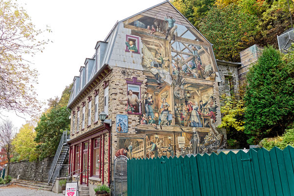 Houses with murals were common at one time. Unfort...