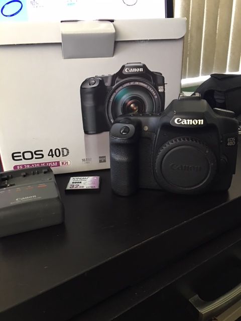 Canon 40D, charger, card...