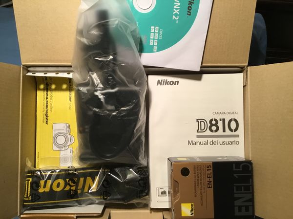 New Genuine Nikon battery in box * charger...
