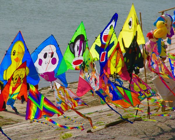 kites along the Yangtze...