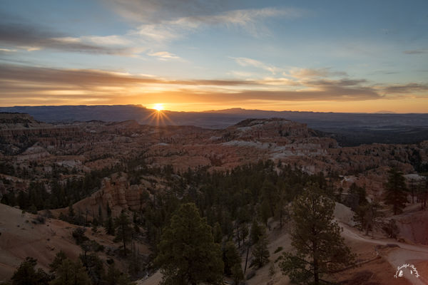 Sunrise from Sunrise Point Bryce Canyon NP...