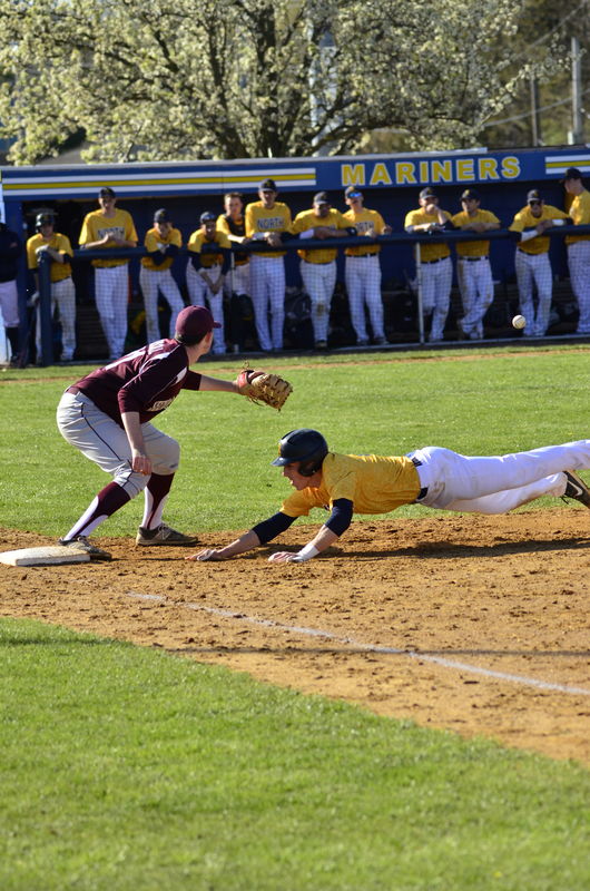 no.1 diving back to first. Ball just coming into p...