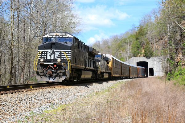 South out of Tunnel 24(Wartburg, TN)...