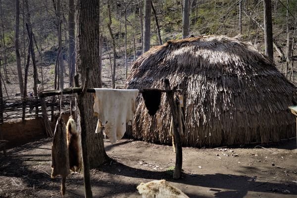 (5)Roundhouse-Wigwam. The Eastern Siousans called ...