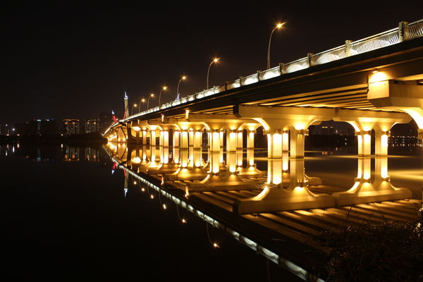 Lihu Lu Bridge over Lake Tai, Wuxi, Jiangsu Provin...