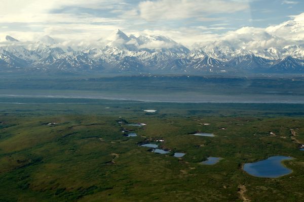 Alaskan Range - Denali at far right/top...