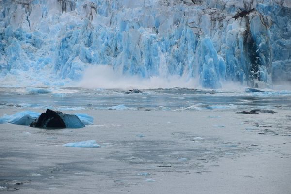 glacier calving, zoomed in most of the way...