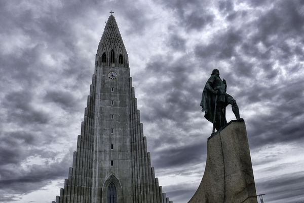 Hallgrimskirkja and statue of Leifur Eriksson...