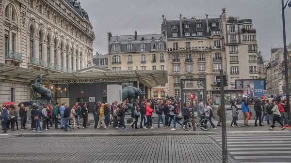 Queue for Musee d’Orsay...