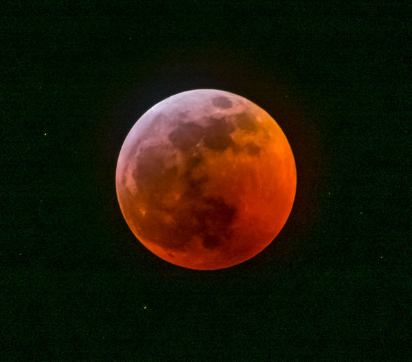 Lunar Eclipse(1 sec,600 mm,F/4,ISO 200)...