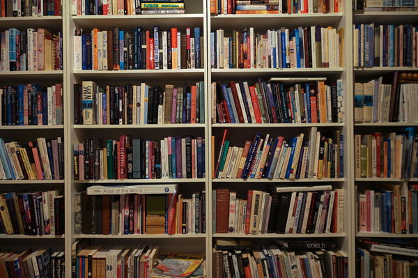 Book shelf test shot showing blur at right....