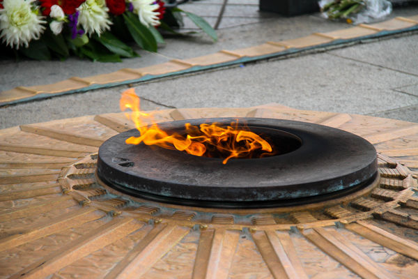 #6 The eternal flame under the Arch honors France'...