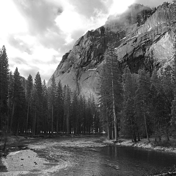 The Merced River in Yosemite Valley on a cloudy da...