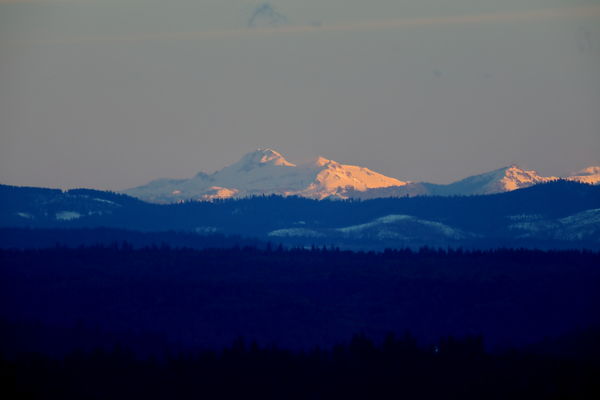 1000mm shot of Round Top Mountain...