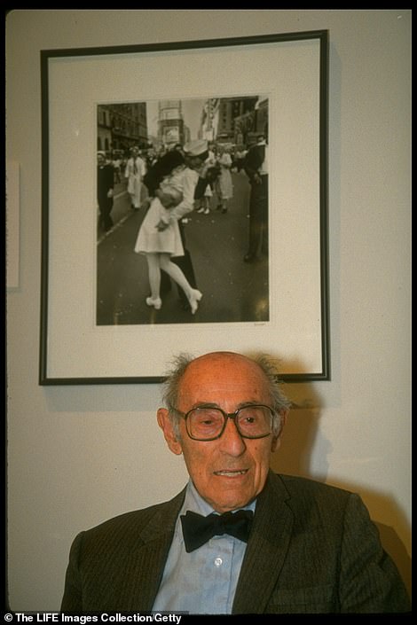 Alfred Eisenstaedt, in a 1994 photo.  Took the ico...