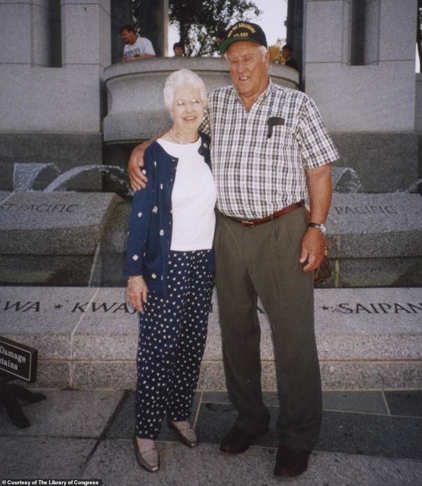 Mendonsa with wife, Rita Petry, 2005 in WW II Memo...