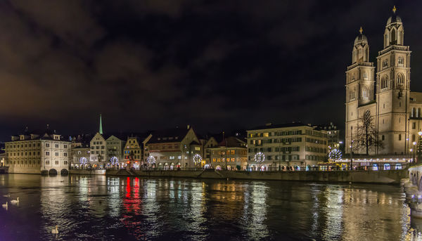 5469 - Grossmünster church with guild houses along...