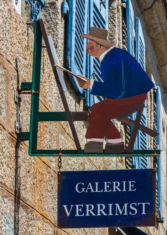 2580 - Concarneau - Shop sign for a galerie, depic...