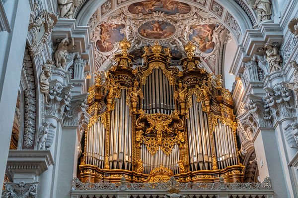 17,000 pipe organ, St. Stephen's....