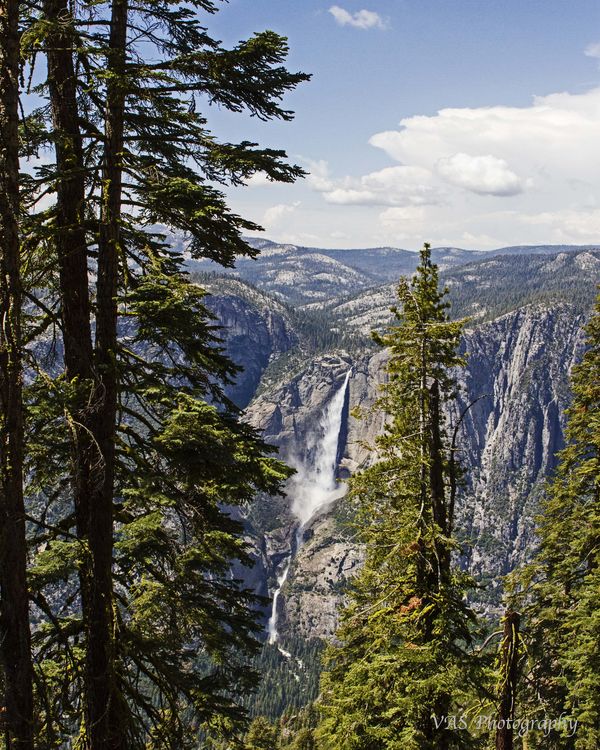 Upper and Lower Yosemite Falls as seen just below ...