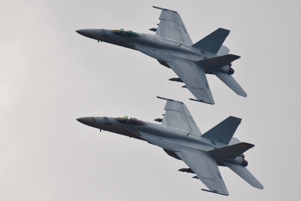 US Navy F-18 "Hornets"...