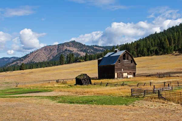 Barn Near Ellensburg, Washington: Just Northeast of Ellensburg, along ...