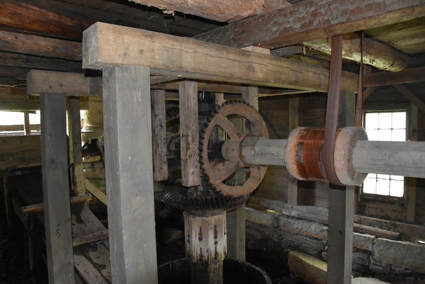 Mechanics of the carting mill...