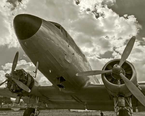 DC-3 at Hemet-Ryan Airport...