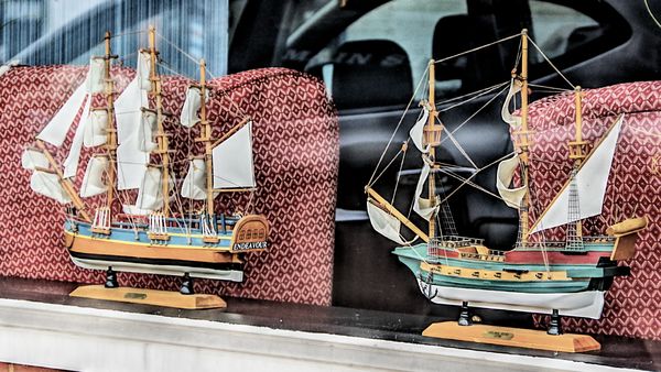 Pursuit of Endeavor by Golden Hind...