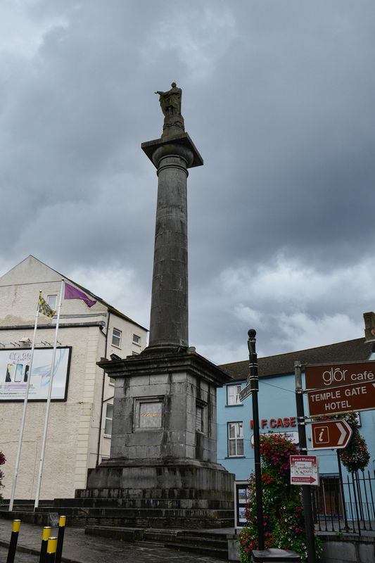 Monument to Daniel O'Connell in O'Connell Square, ...