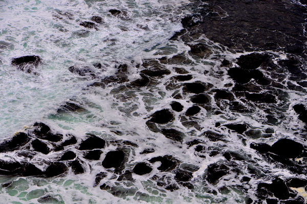 7 - Medly of waves and rocks at the foot of Latrab...