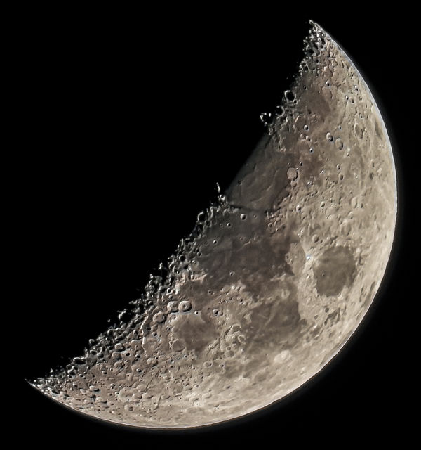 Moon (1,800mm, f/8,1/80sec, ISO100, best 6of64 sub...