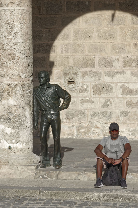 Havana, watching the tourist crowd on Cathedral Pl...