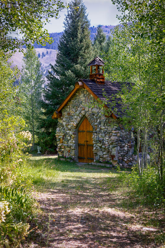 The little chapel in the woods...