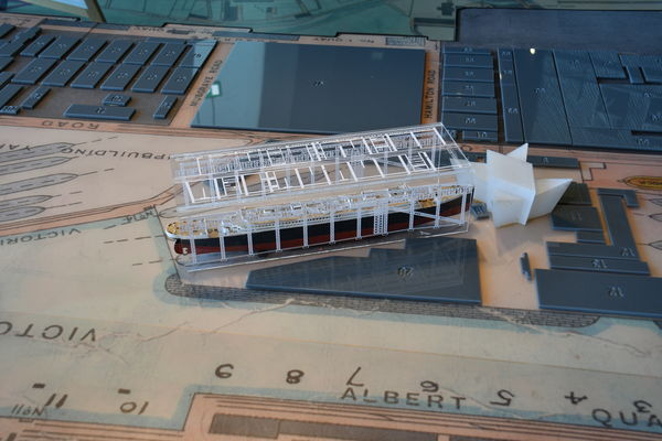 A model of the museum and Titanic to indicate size...