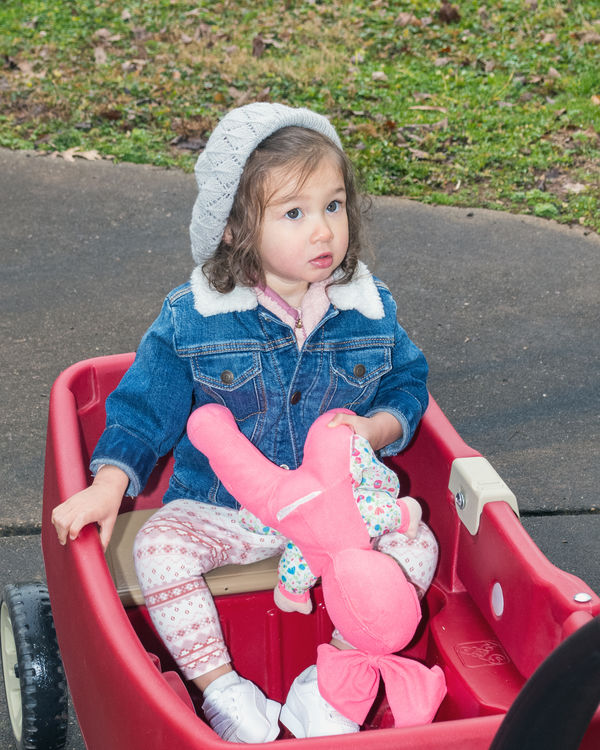 Emorie in her wagon, again waiting for Lala...